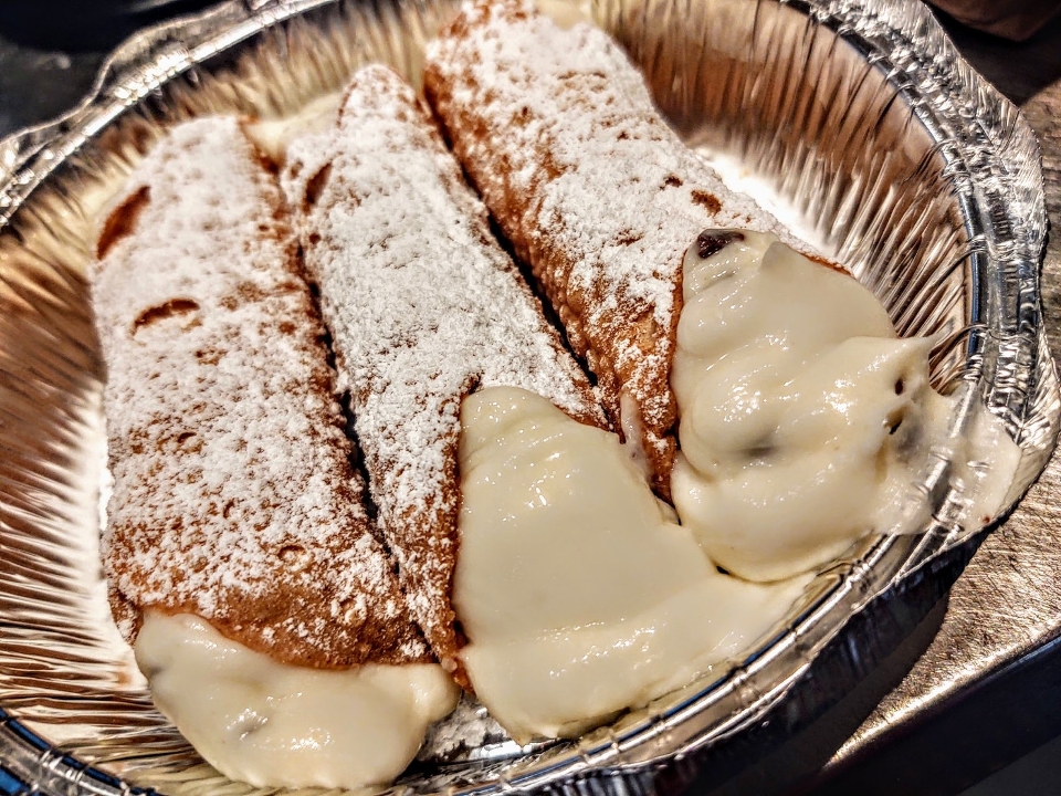 Cannoli.