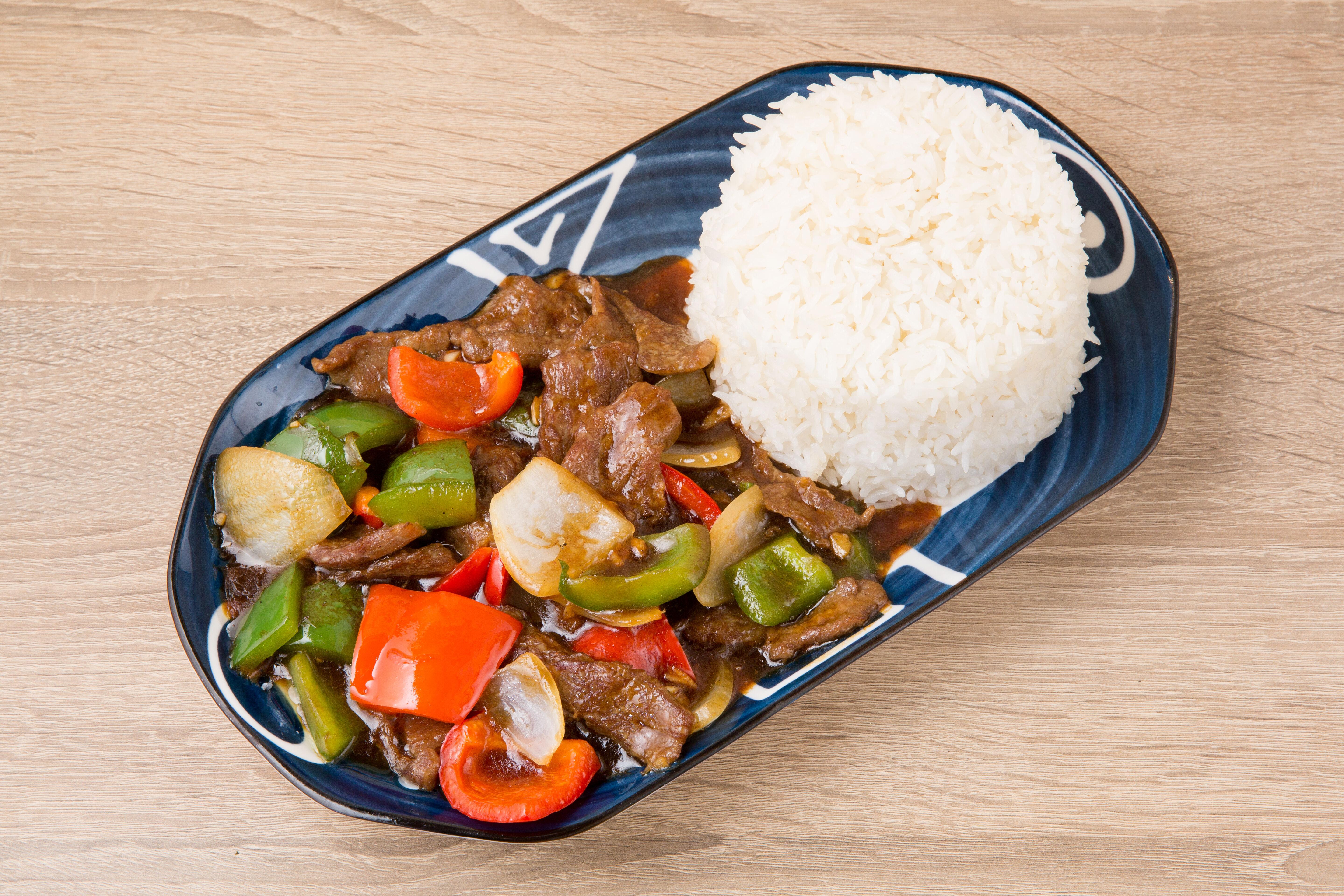Green Pepper Steak Over Rice 青椒牛盖饭.