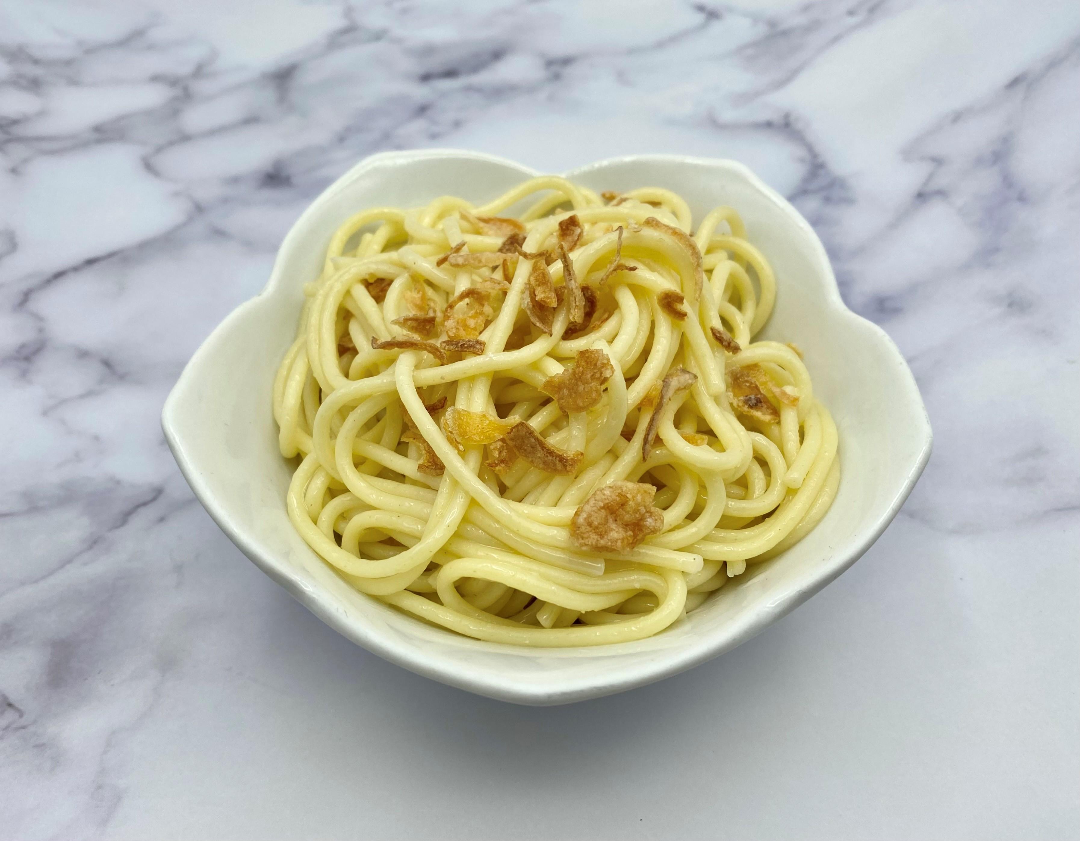 Side Spaghetti Mixed with Fried Red Onion.