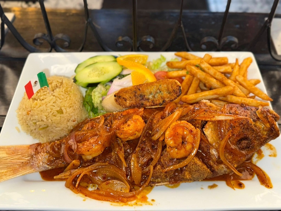 Mojarra Con Camarones.