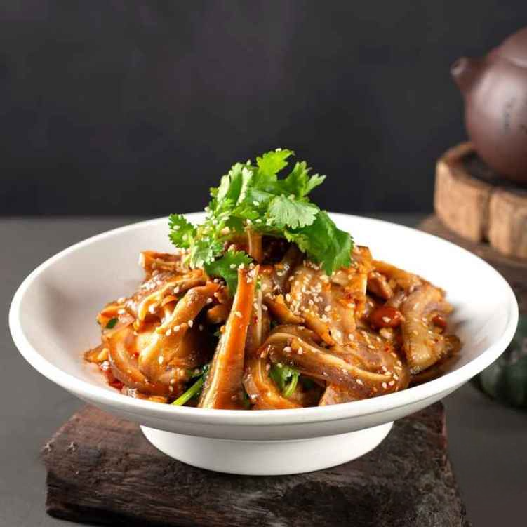 AP1. 麻辣豬耳絲/Marinated Shredded Pig Ear.