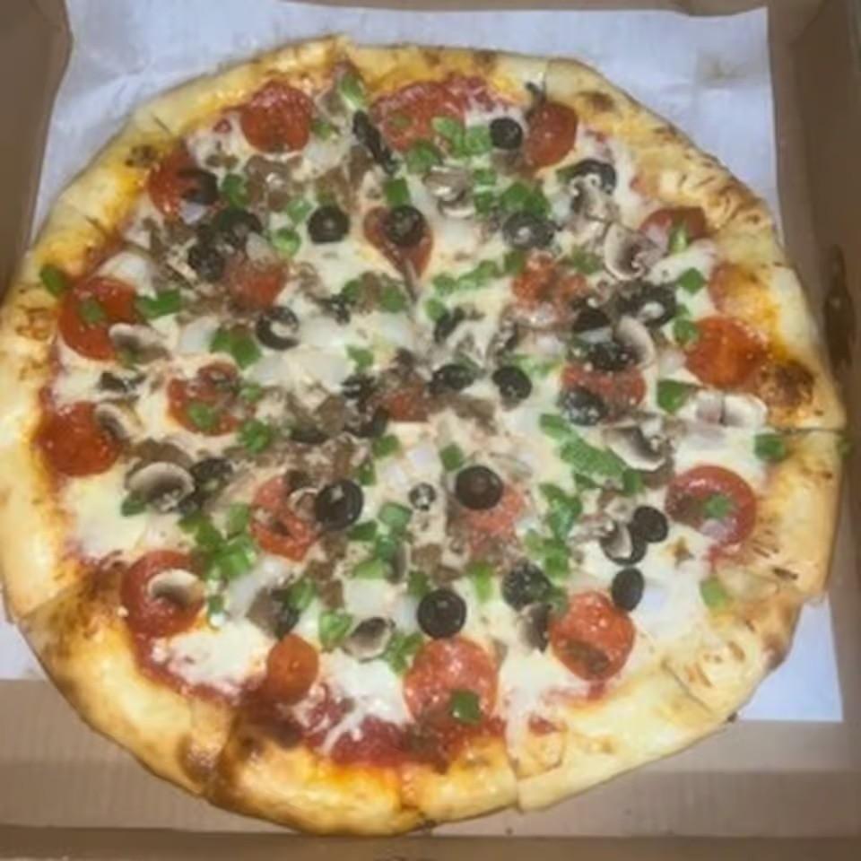 Deluxe Pizza.