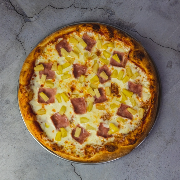 20" Hawaiian Dream Pizza.