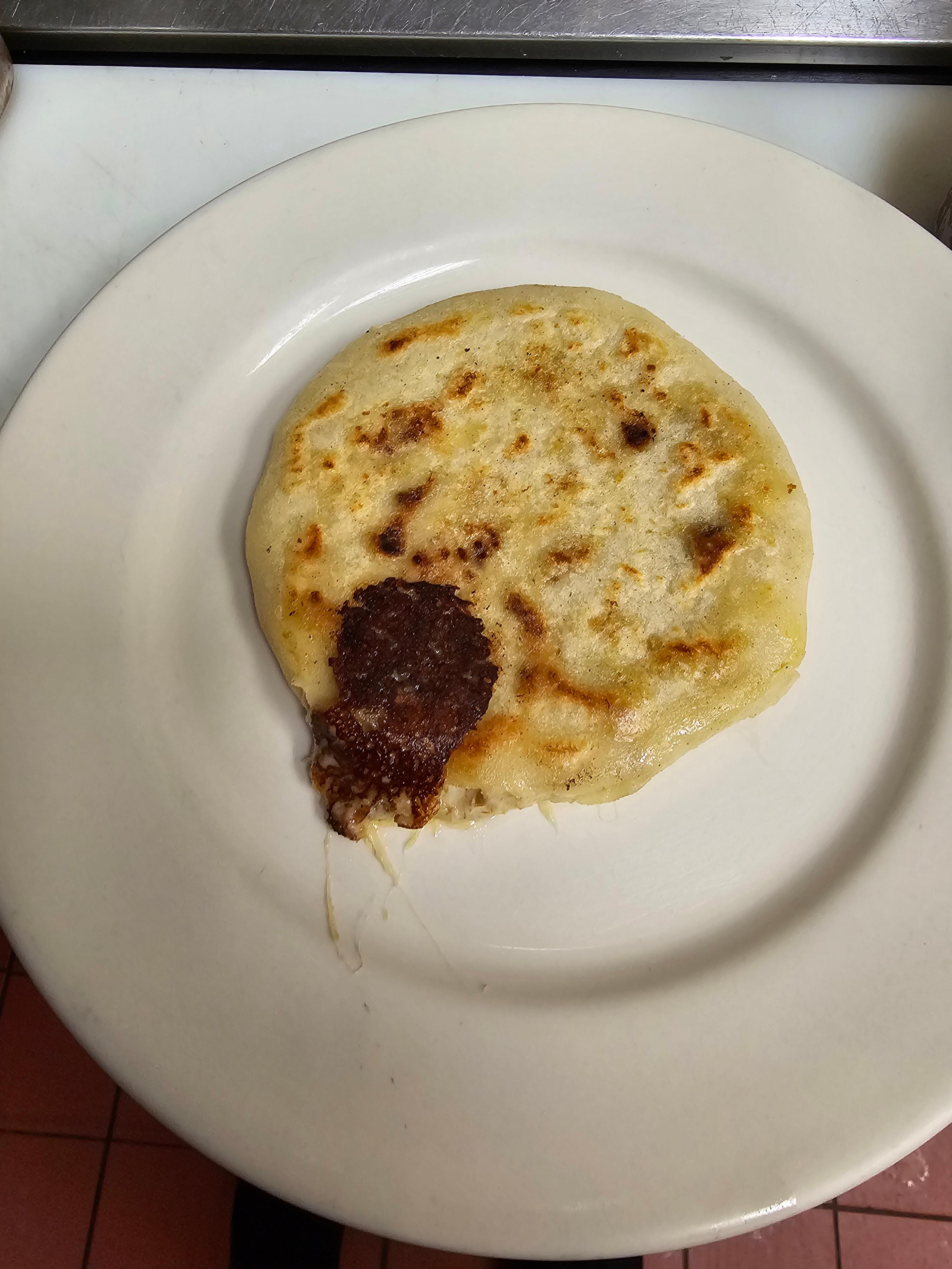 Pupusa Frijol & Queso.