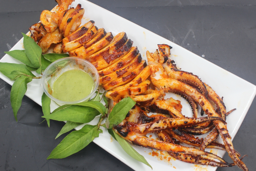 Grilled Jumbo Squid | Mực Nướng Muối Ớt.
