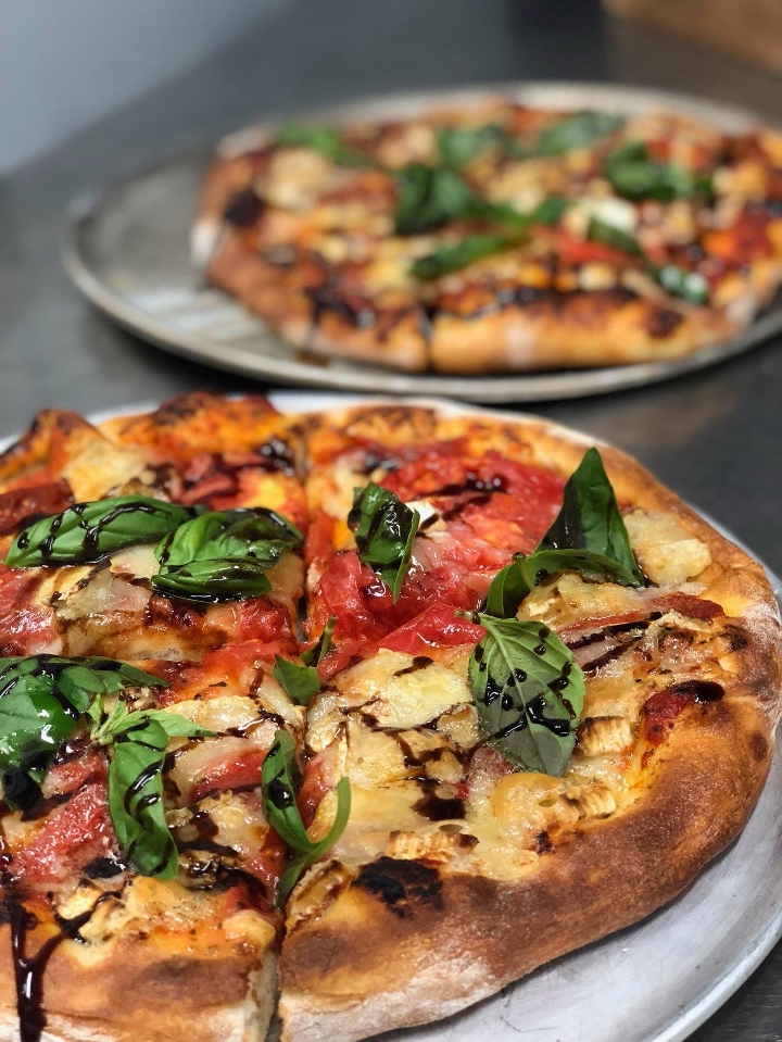 10" BYO Pizza.