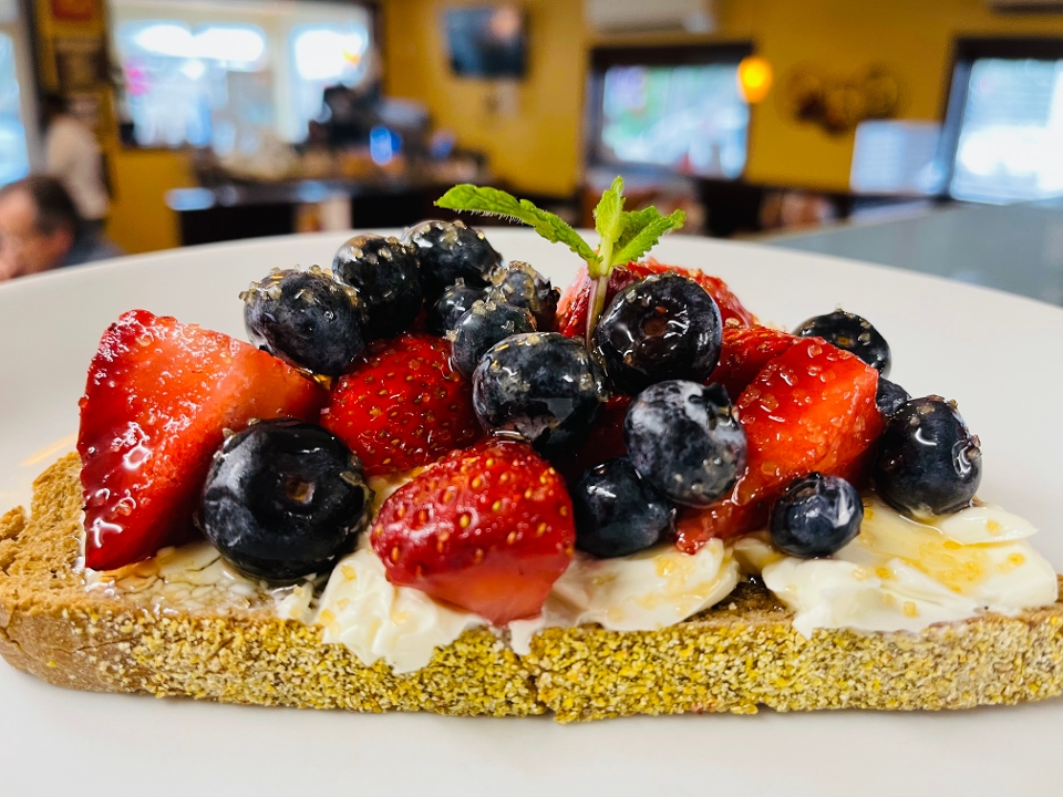 BERRY TOAST.
