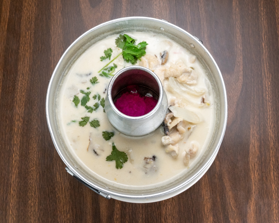 S4: Tom Kha.