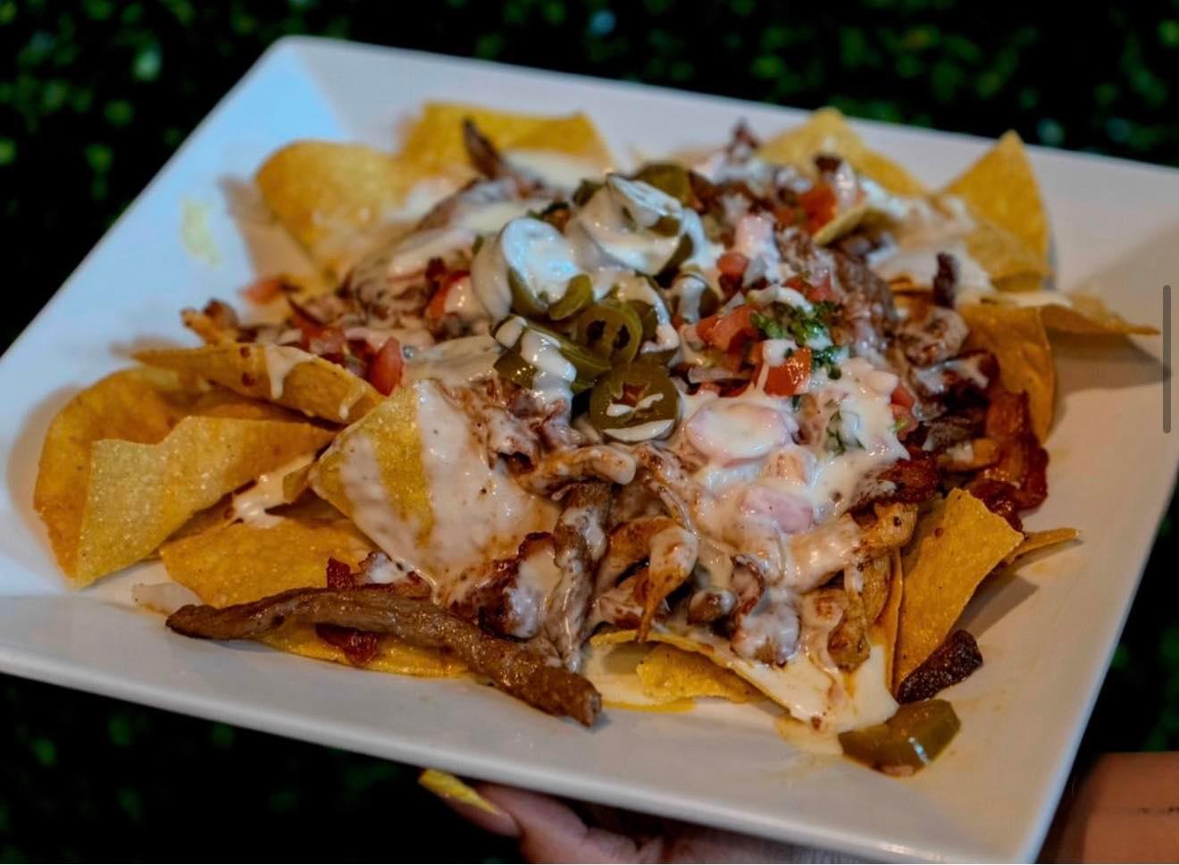 NACHOS.