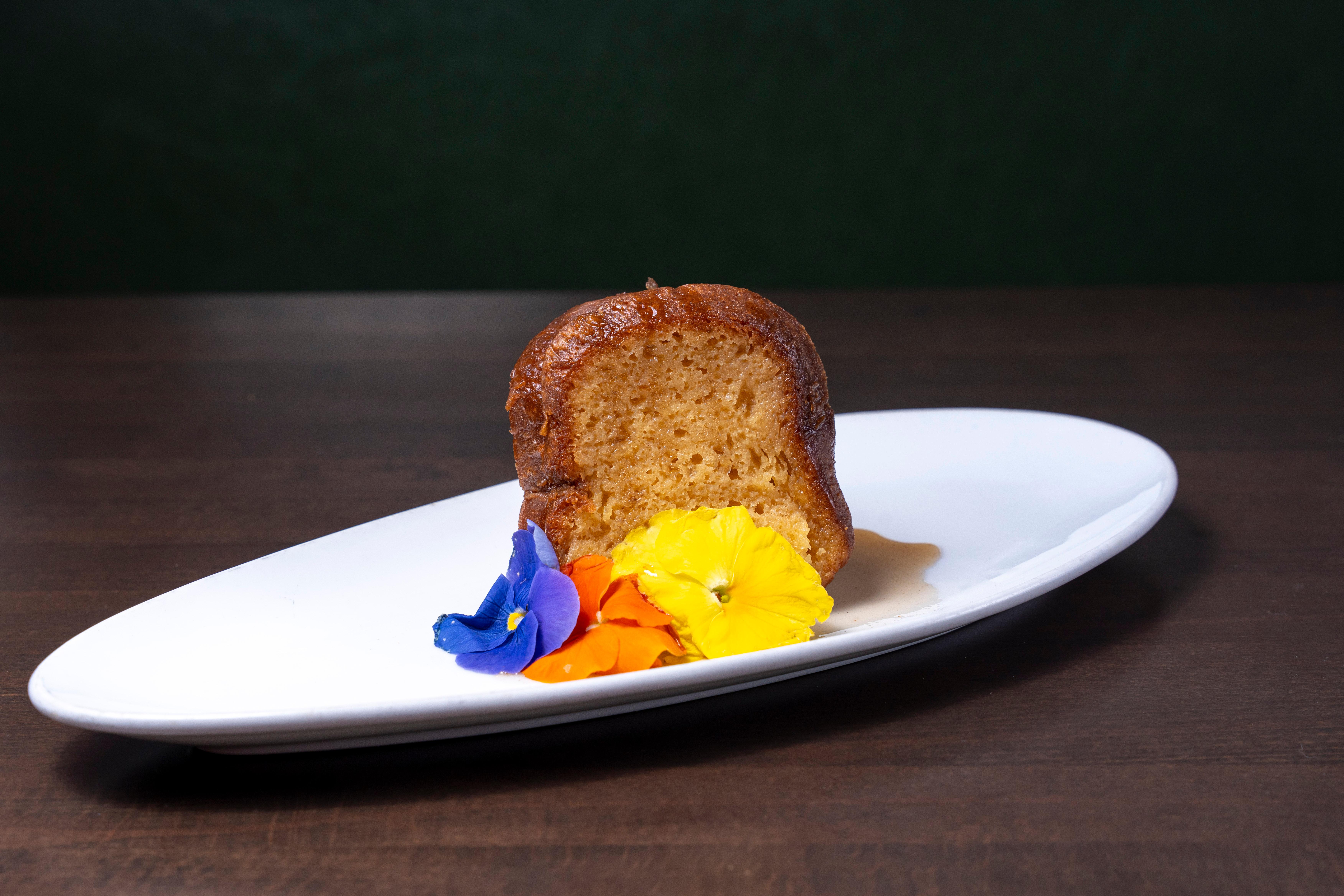 305 RUM CAKE - PINEAPPLE.