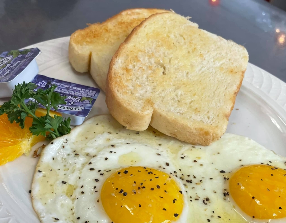 2 Eggs, Toast, Crispy Hashbrowns, w/ Bacon.