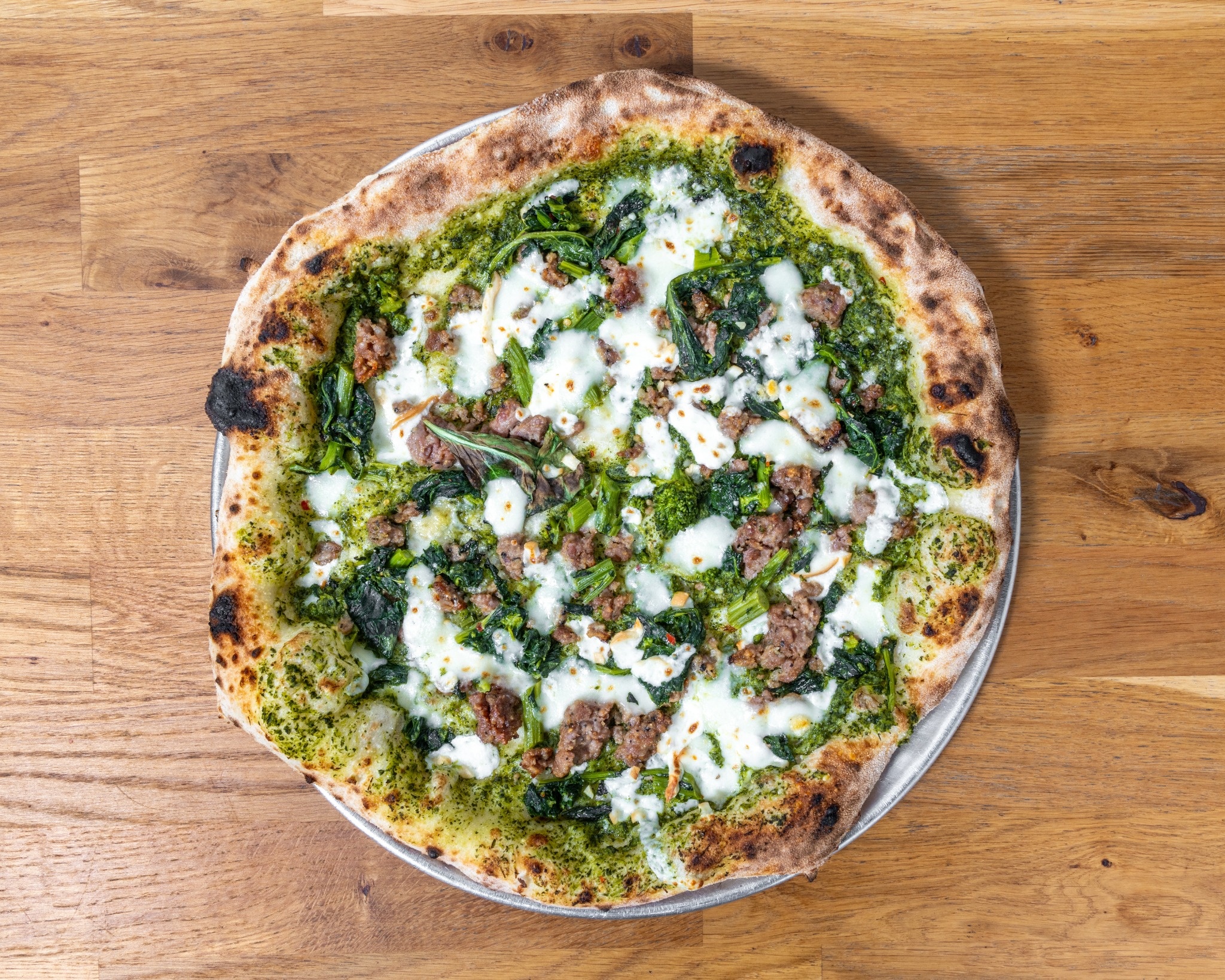 Salsiccia pizza.