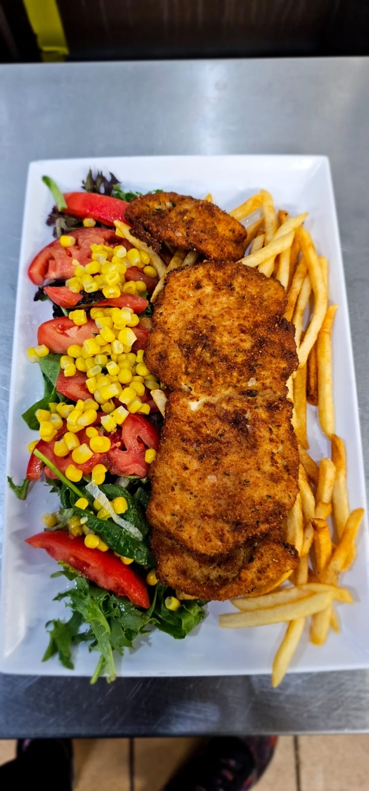 FRIED BREADED CHICKEN con arroz.