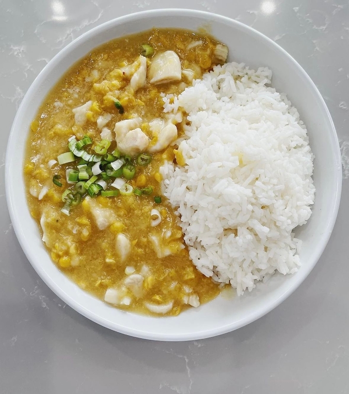 (S) Chicken with Corn Over Rice 粟米鸡粒饭.