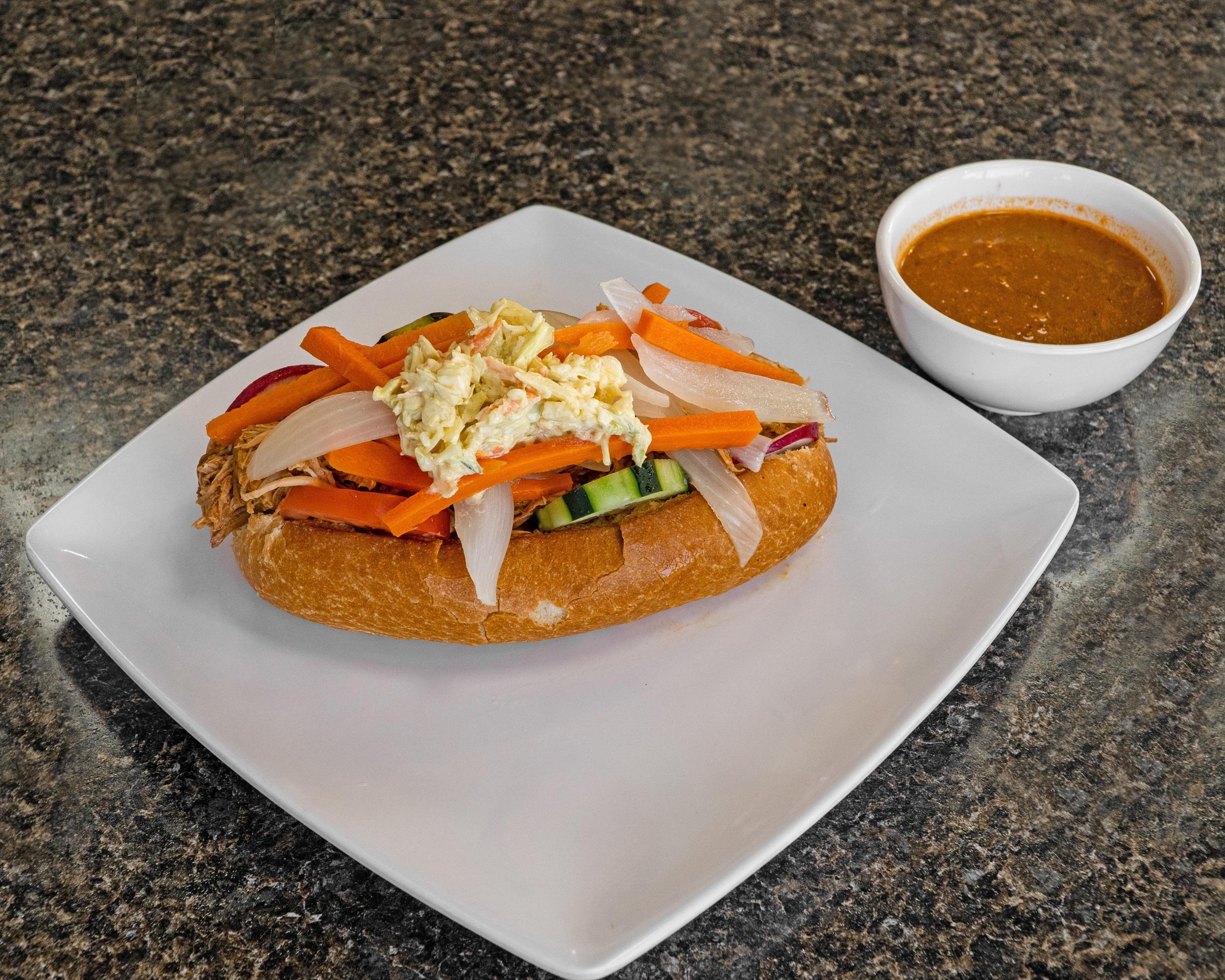 Pan Con Pollo.