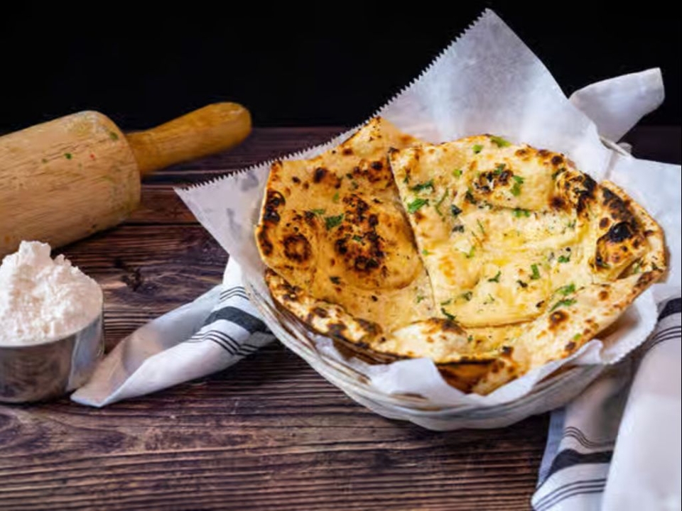GARLIC NAAN.