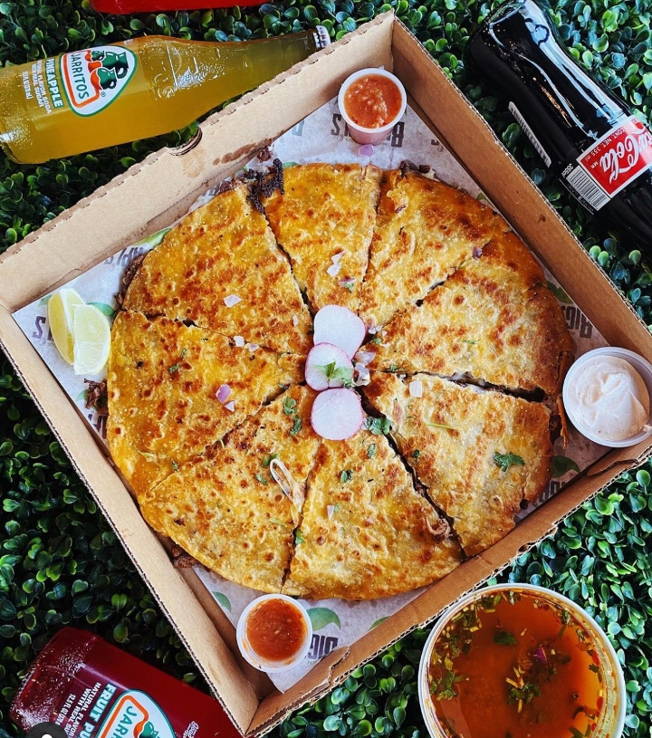 Quesabirria Pizza.