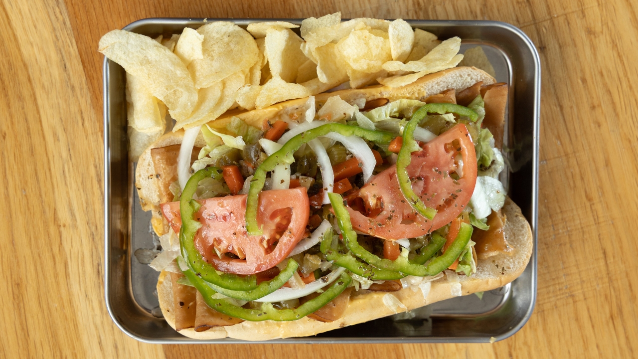HOAGIE & CHIPS.