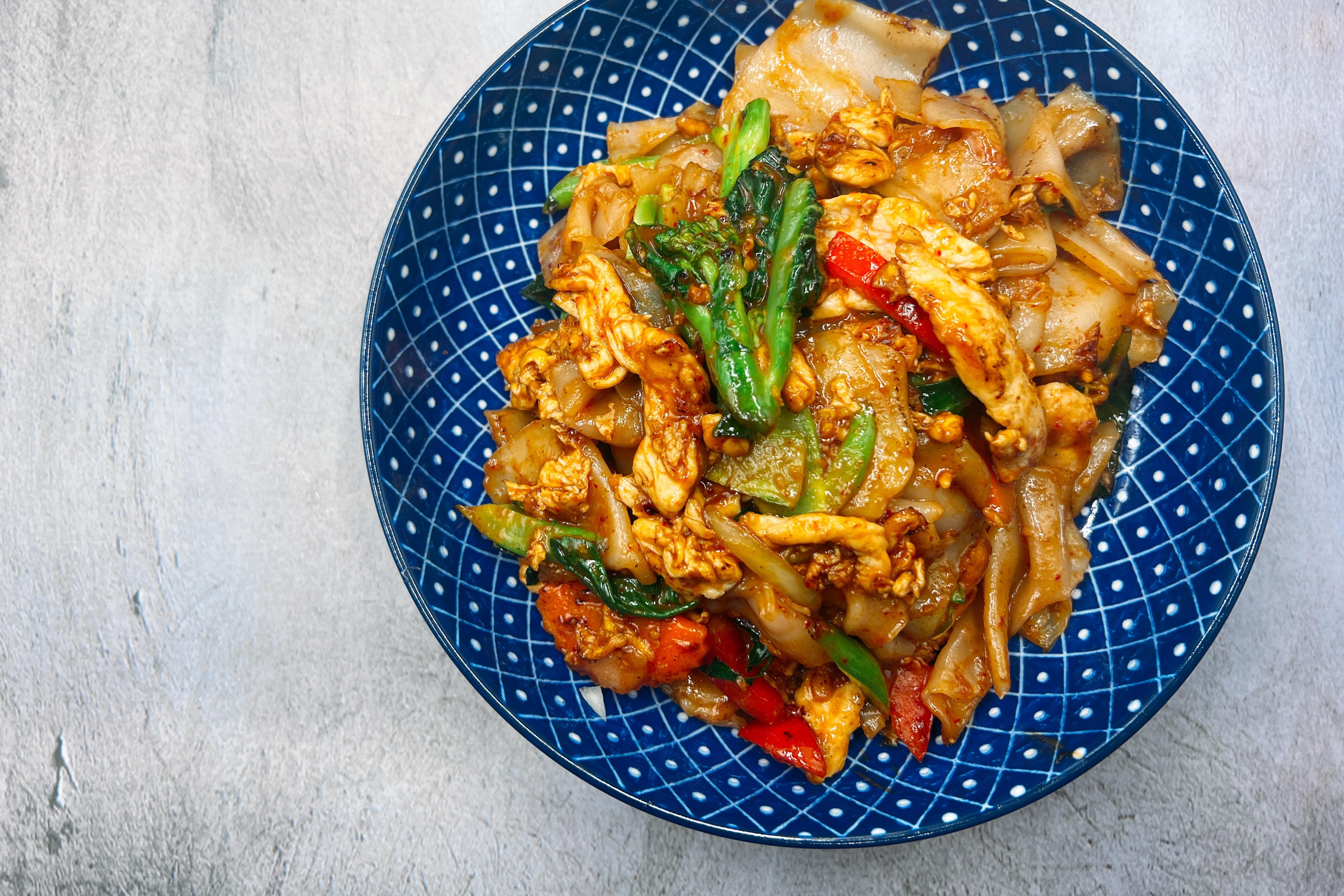 L= Drunken Noodles.