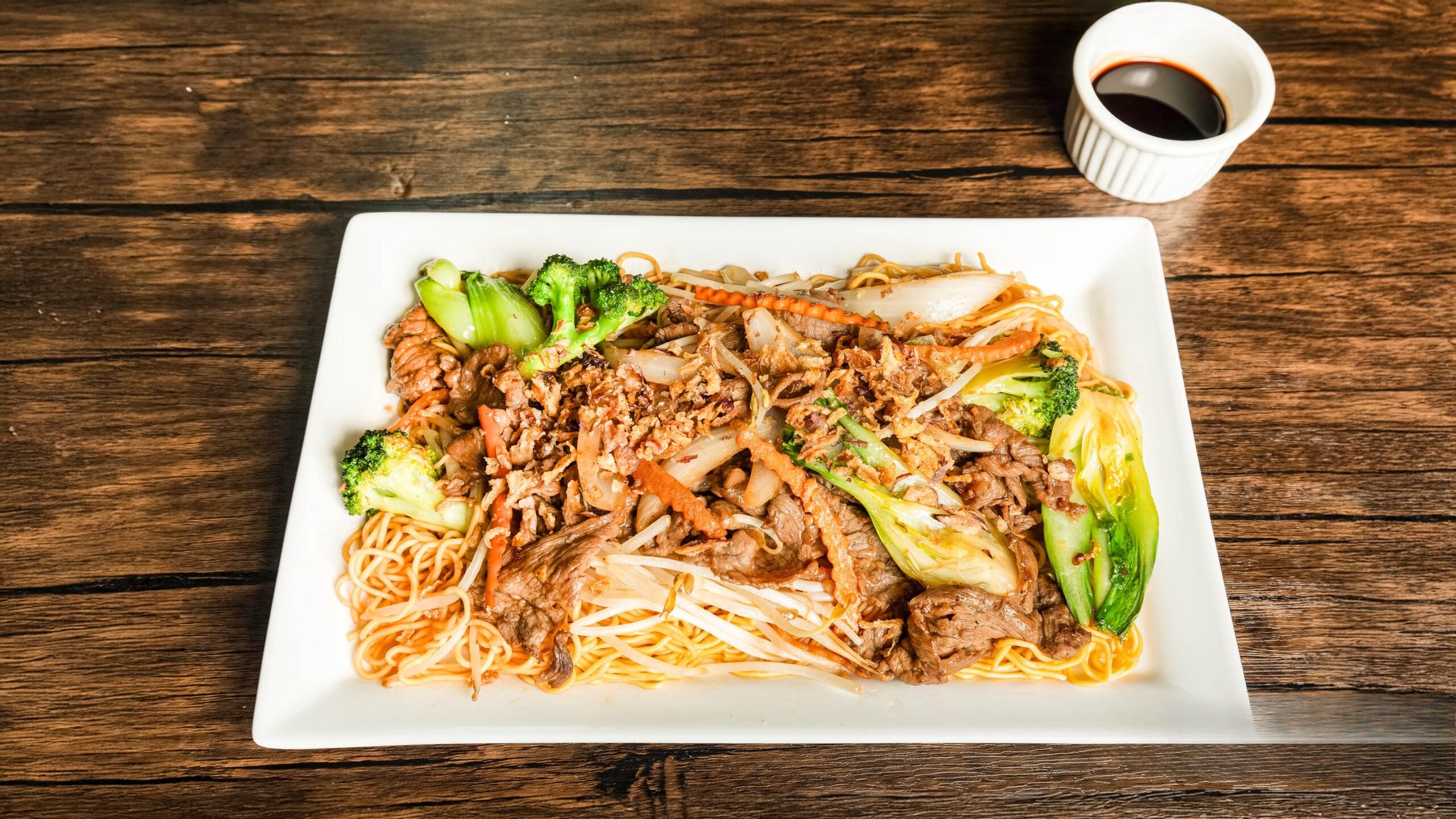 V8. Stir-Fried Noodles - Mi Xao.