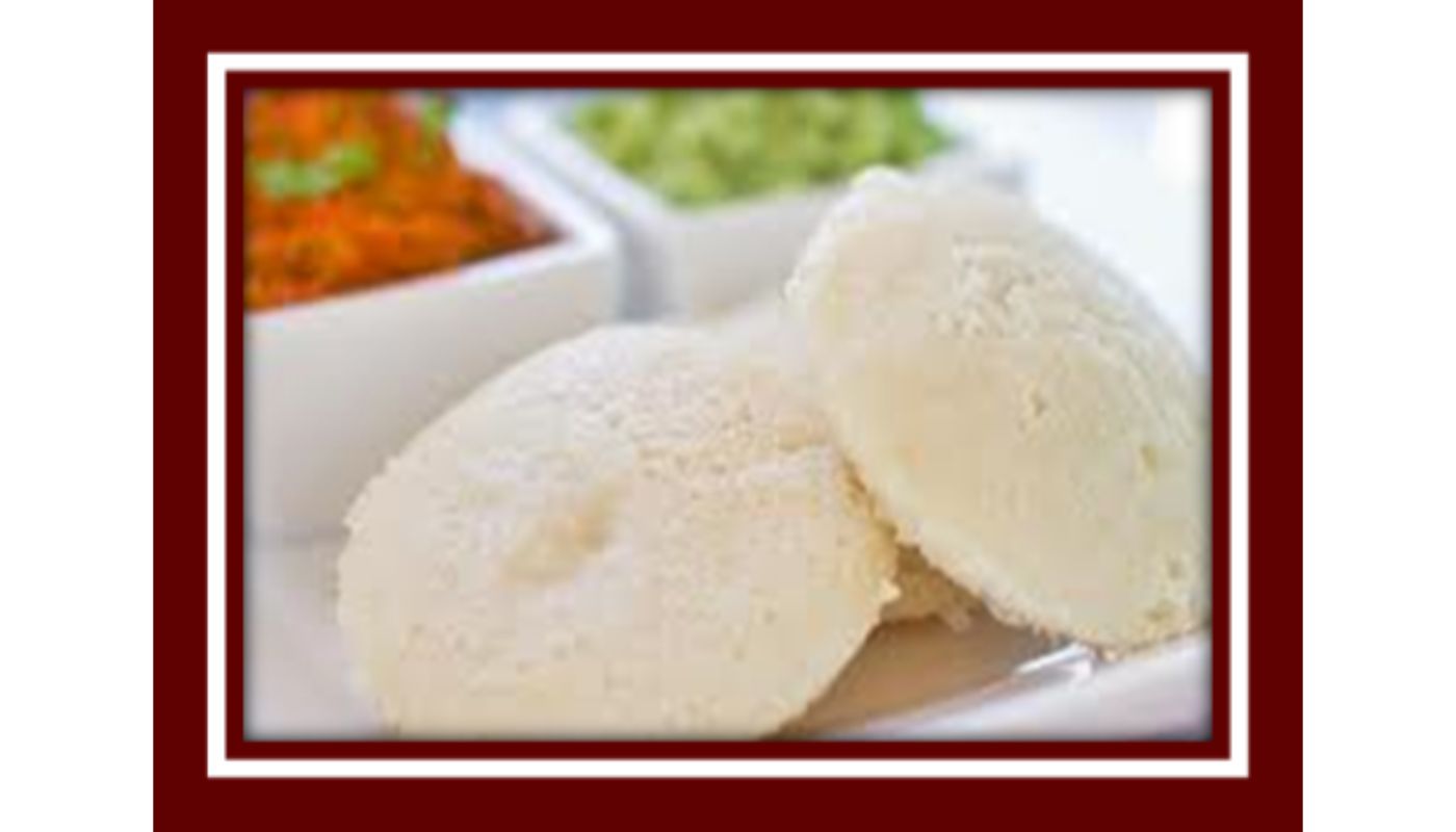 Idli (4) with Chicken Curry (Halal) – Non vegan.