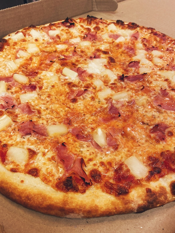 #7 Hawaiian Pizza.