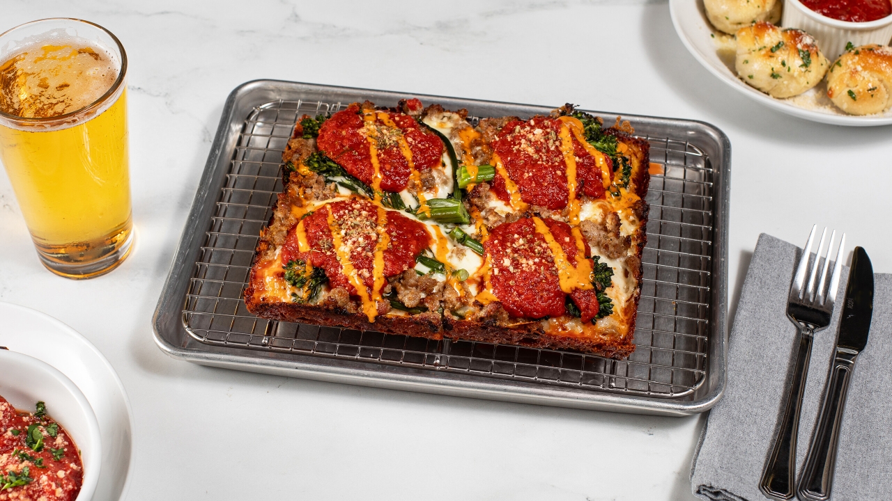 SAUSAGE&BROCCOLINI PIZZA.