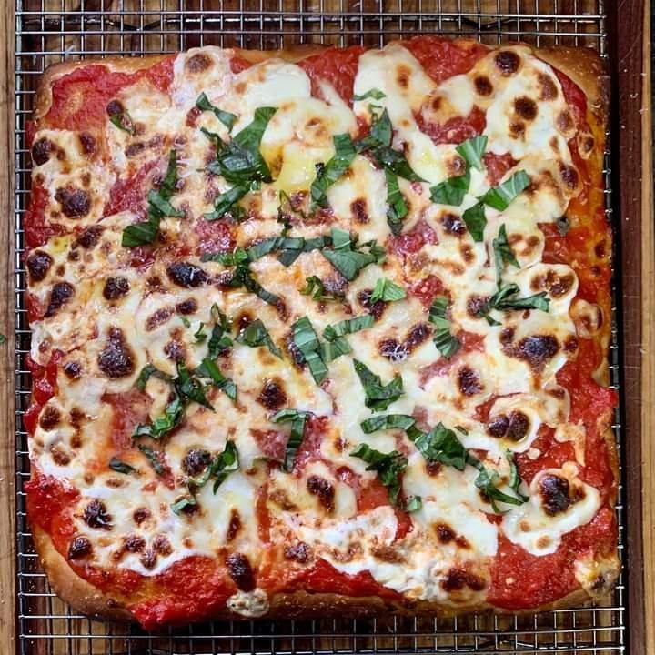10" SICILIAN MARGHERITA PIZZA.