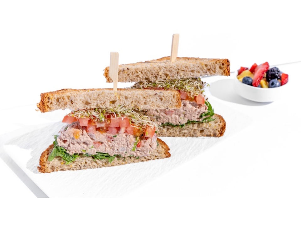 TUNA SANDWICH.