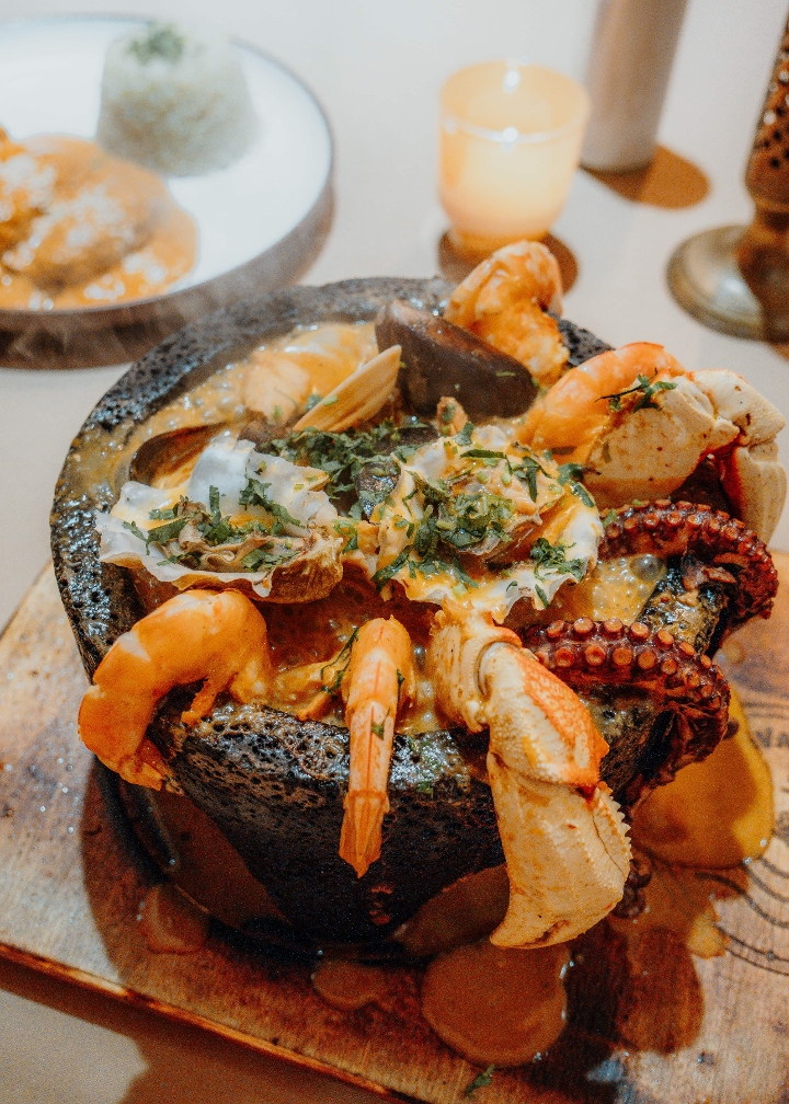 SEAFOOD MOLCAJETE.