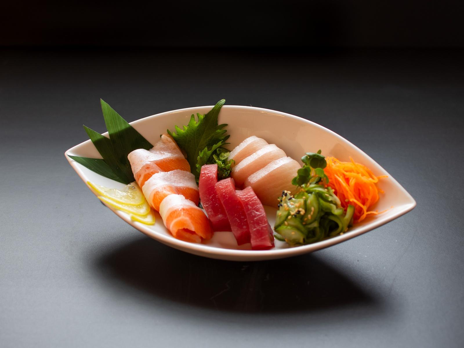 Sashimi Combo, 9-piece.