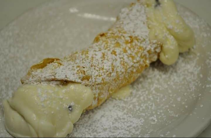 CANNOLI.