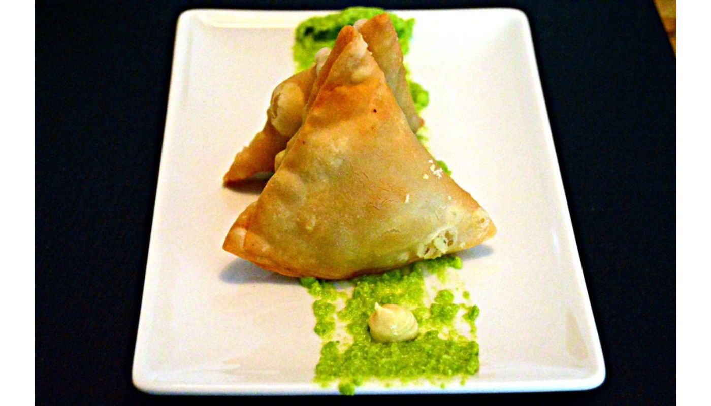 Mini onion samosa (5) - Vegan.