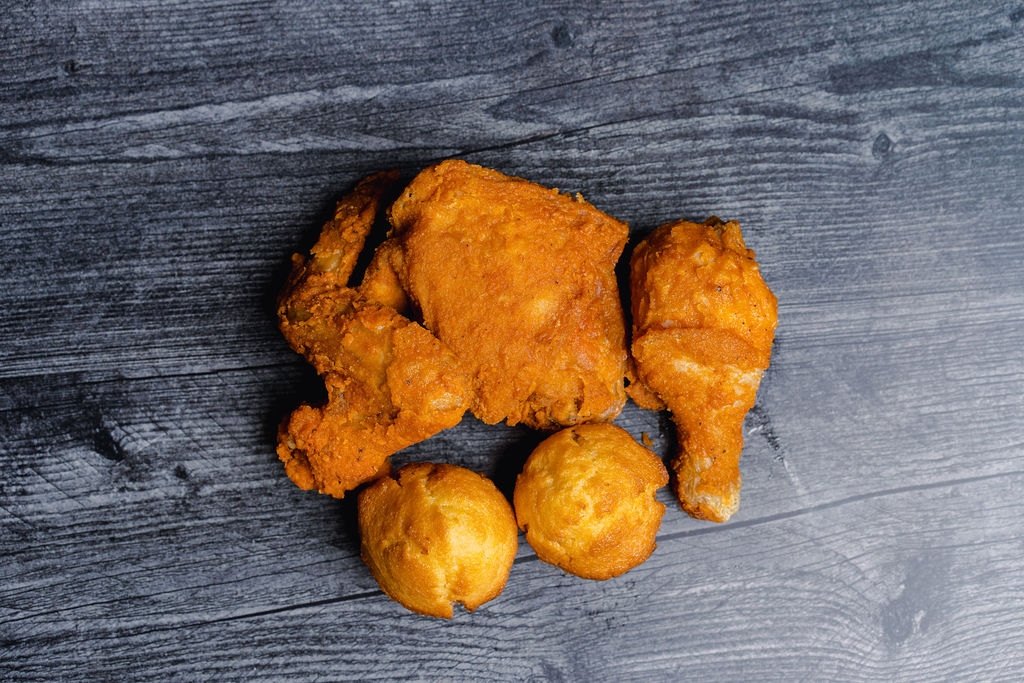 3pc Chicken & 2 Cornbread.