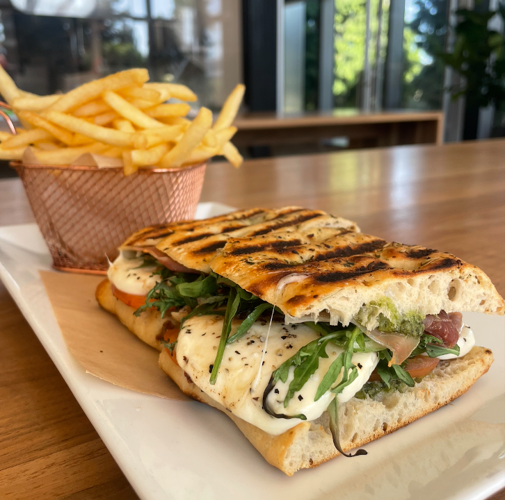 CAPRESE PANINI.