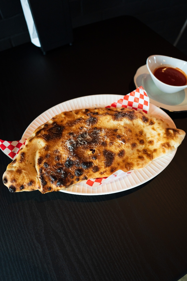 CALZONE.