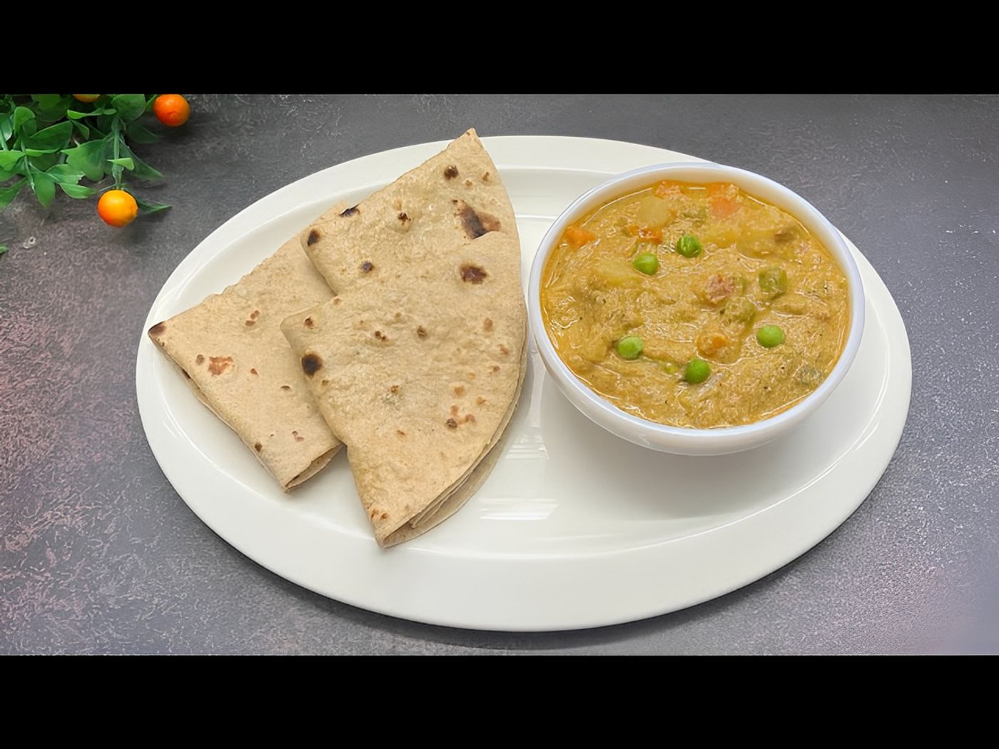 Chapathi (3 pcs) with Veg Kurma.
