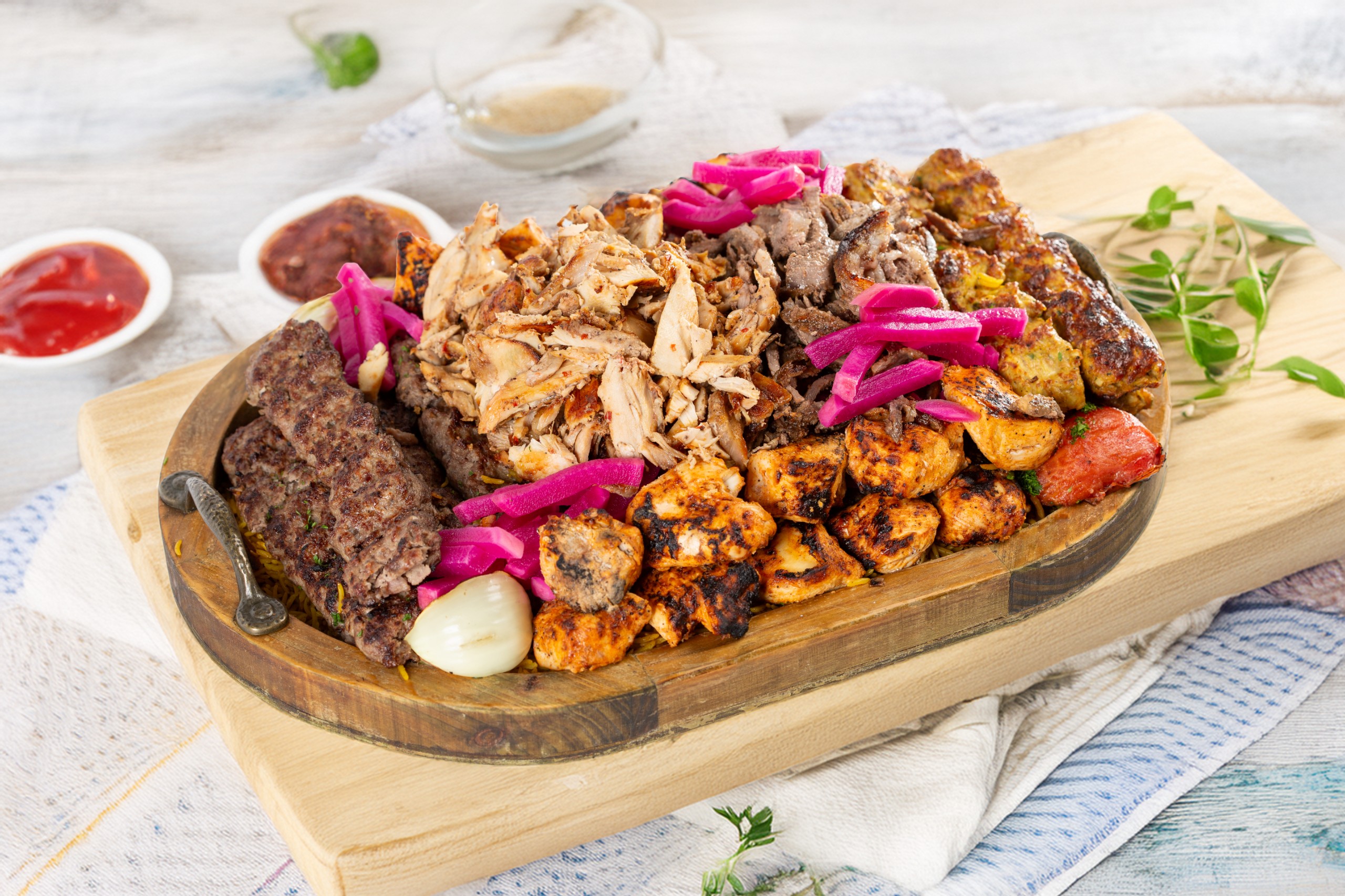 Platter for 5 People / صينية تكفي 5 أشخاص.