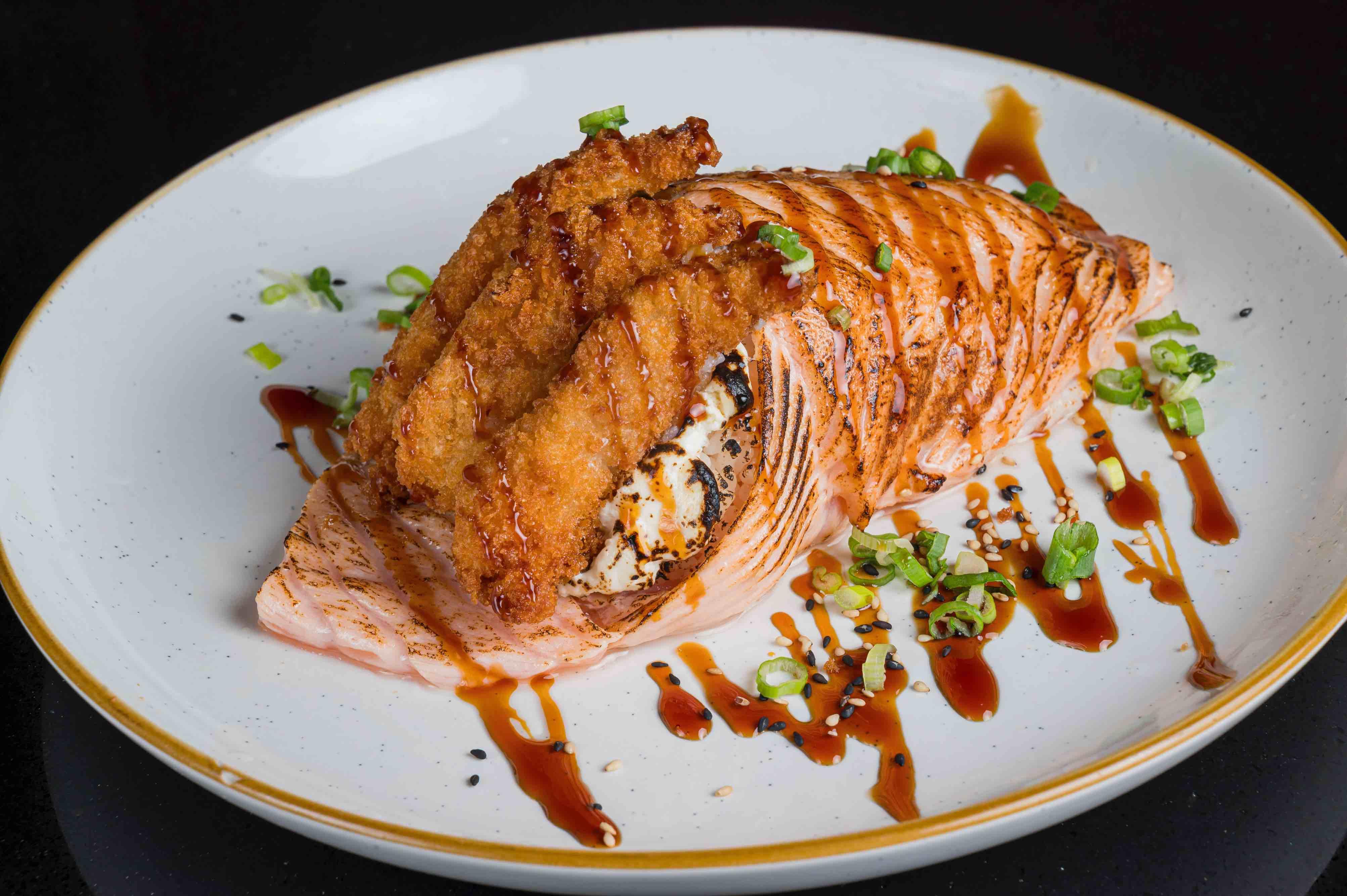 Salmon Fire Hand Roll (Temaki).