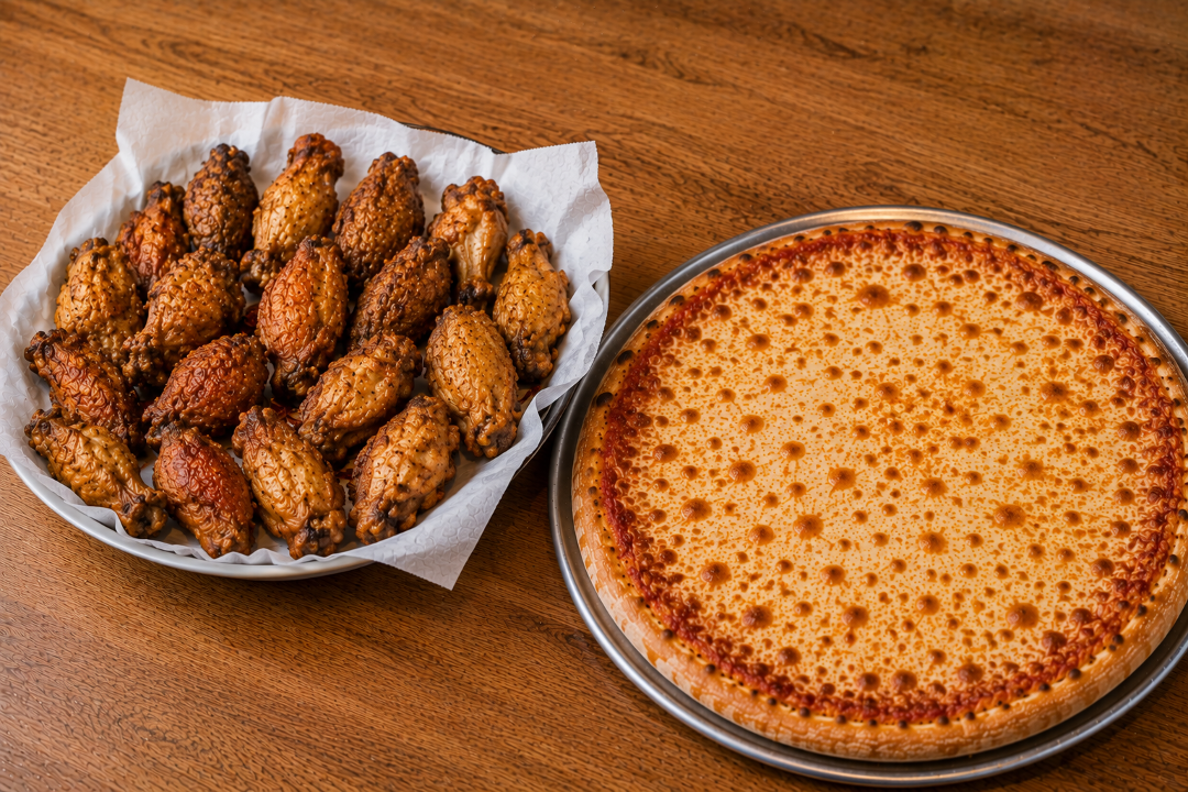 1 Medium Pizza 12" + 20 Wings.