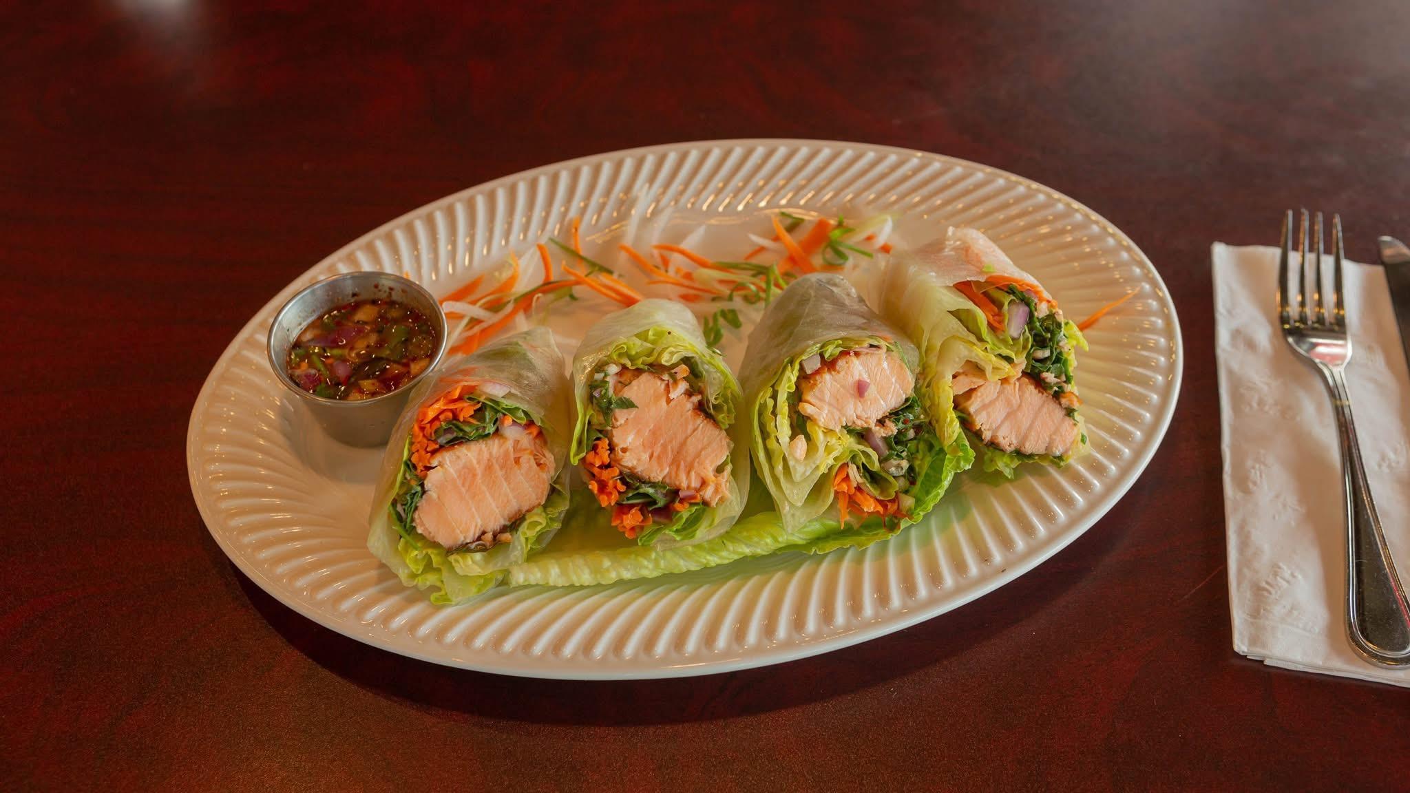 Fresh Rolls Salmon.