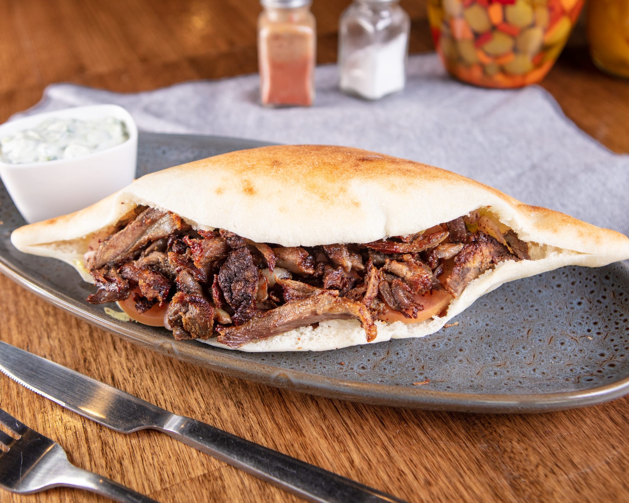 Beef Shawarma Samoon Special/سمّون شاورما لحم مميز.