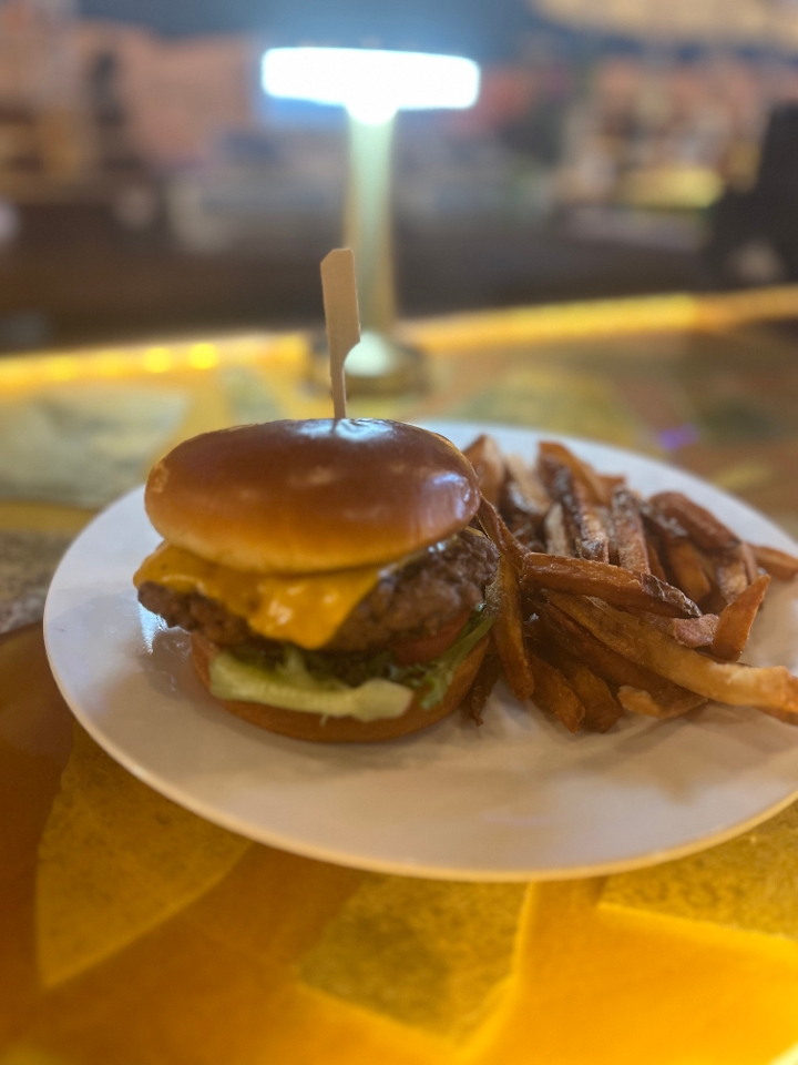American Classic Cheeseburger.