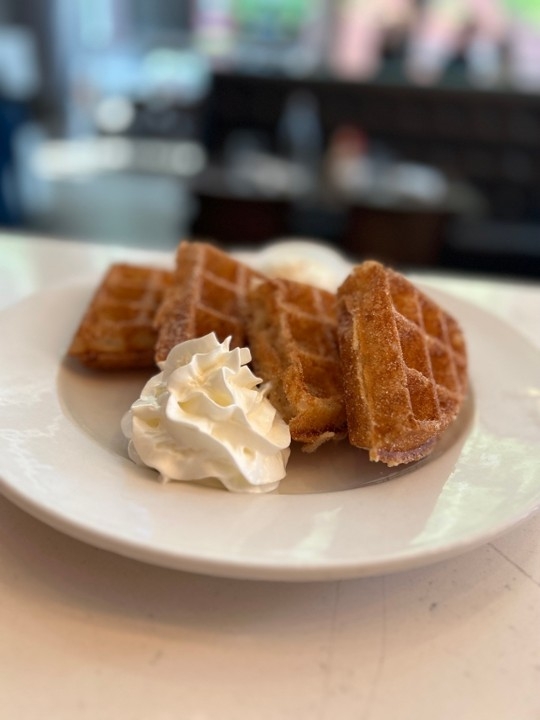 Kanela Churro Waffle.