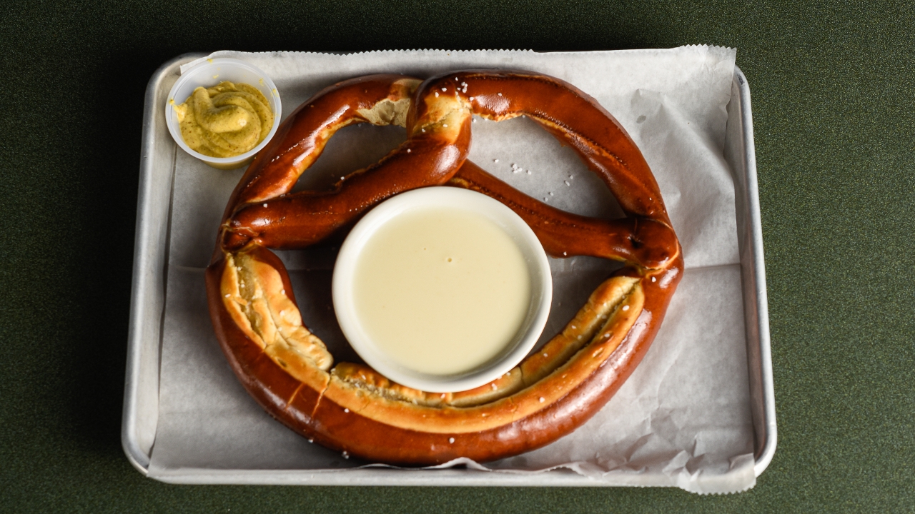 BW Pretzel.