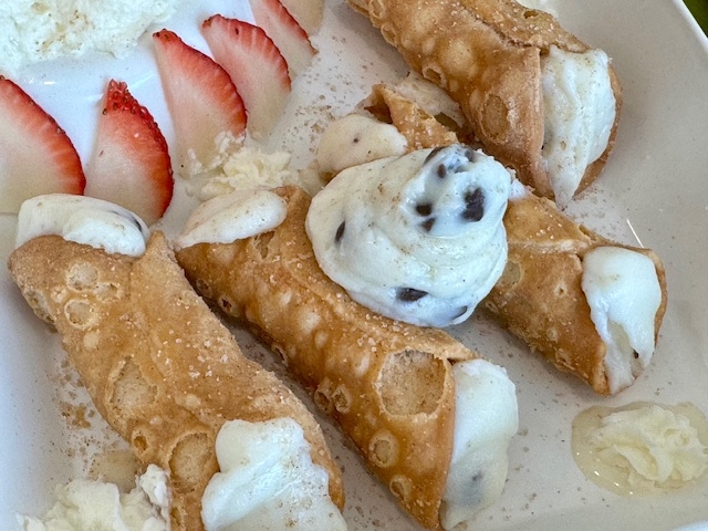 Cannoli.