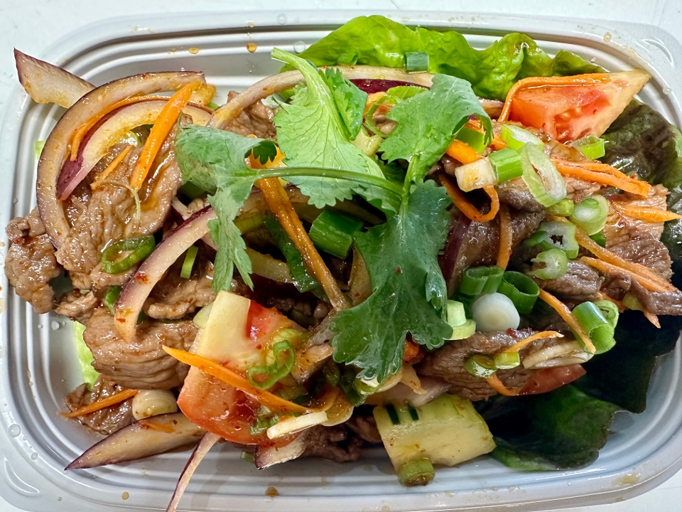 Yum Nuer (Beef Salad).
