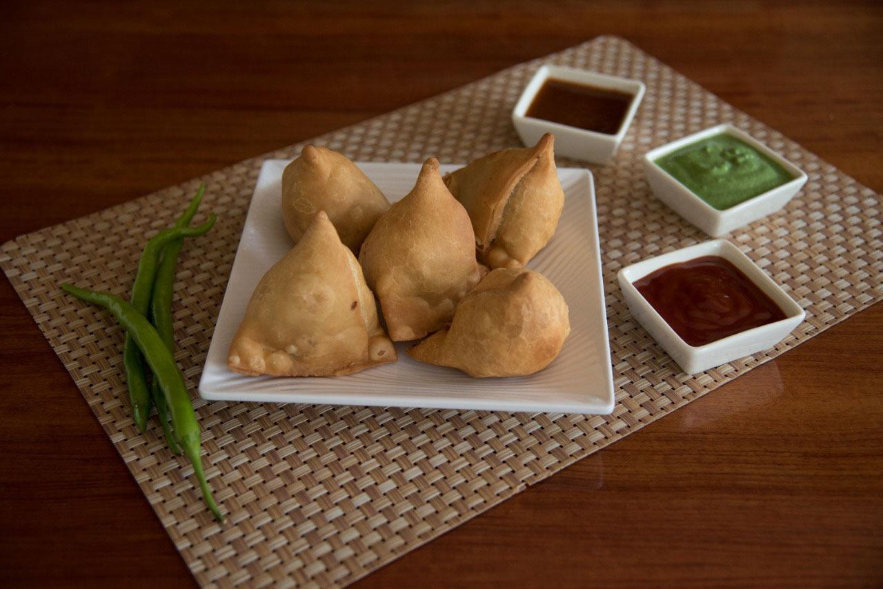 Veg Samosa (2 Pcs).
