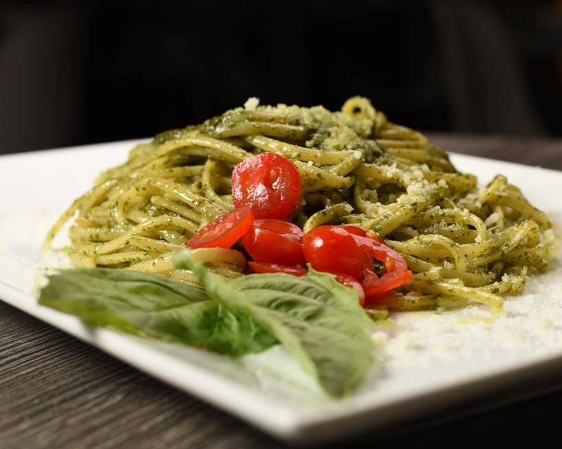 Vegan spaghetti al pesto.