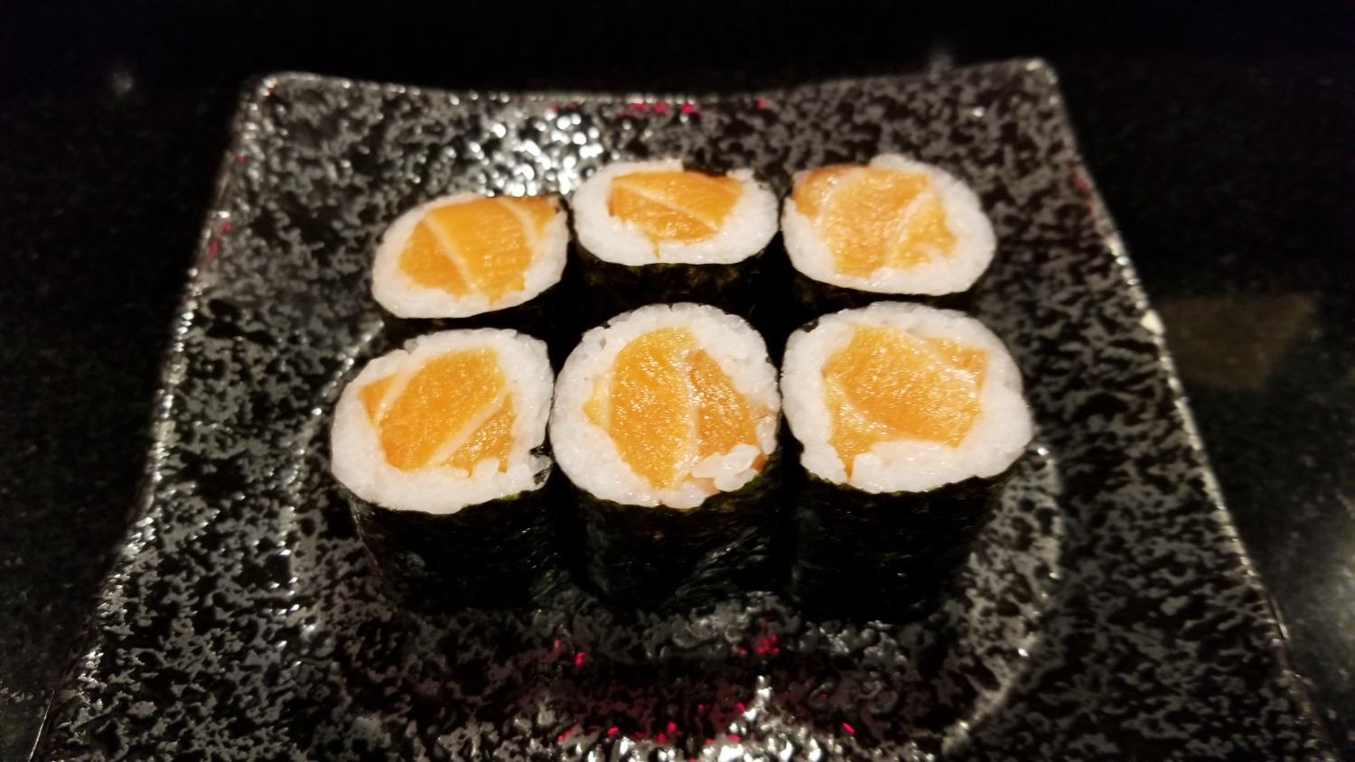 Salmon Cut Roll/ Maki.